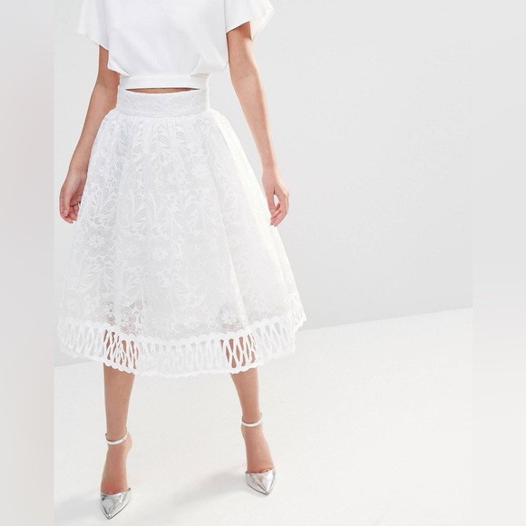 Chi Chi London Premium Lace Skirt with Cutwork Detail - Picture 2 of 12
